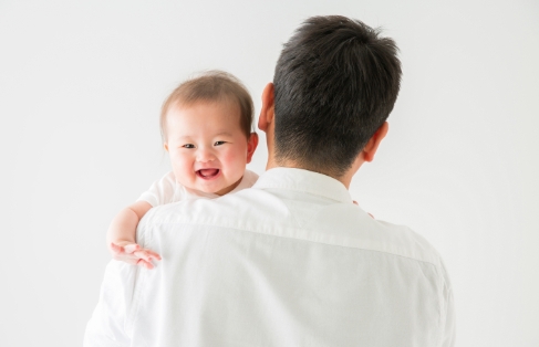 男性の育児休業取得率を上げるための「両立支援助成金（出生時両立支援コース）」とは